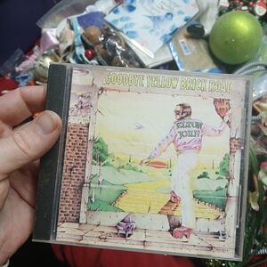 Elton John - Goodbye Yellow Brick Road (Yellow Cover)